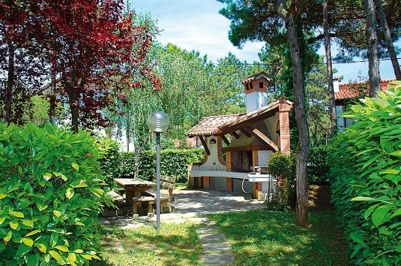Villa Adria Lignano Sabbiadoro Bagian luar foto