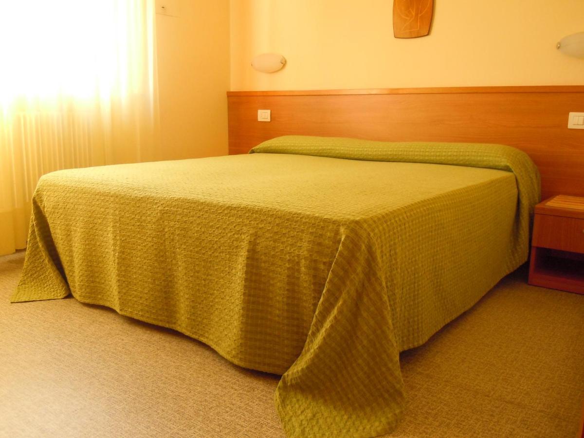 Villa Adria Lignano Sabbiadoro Bagian luar foto