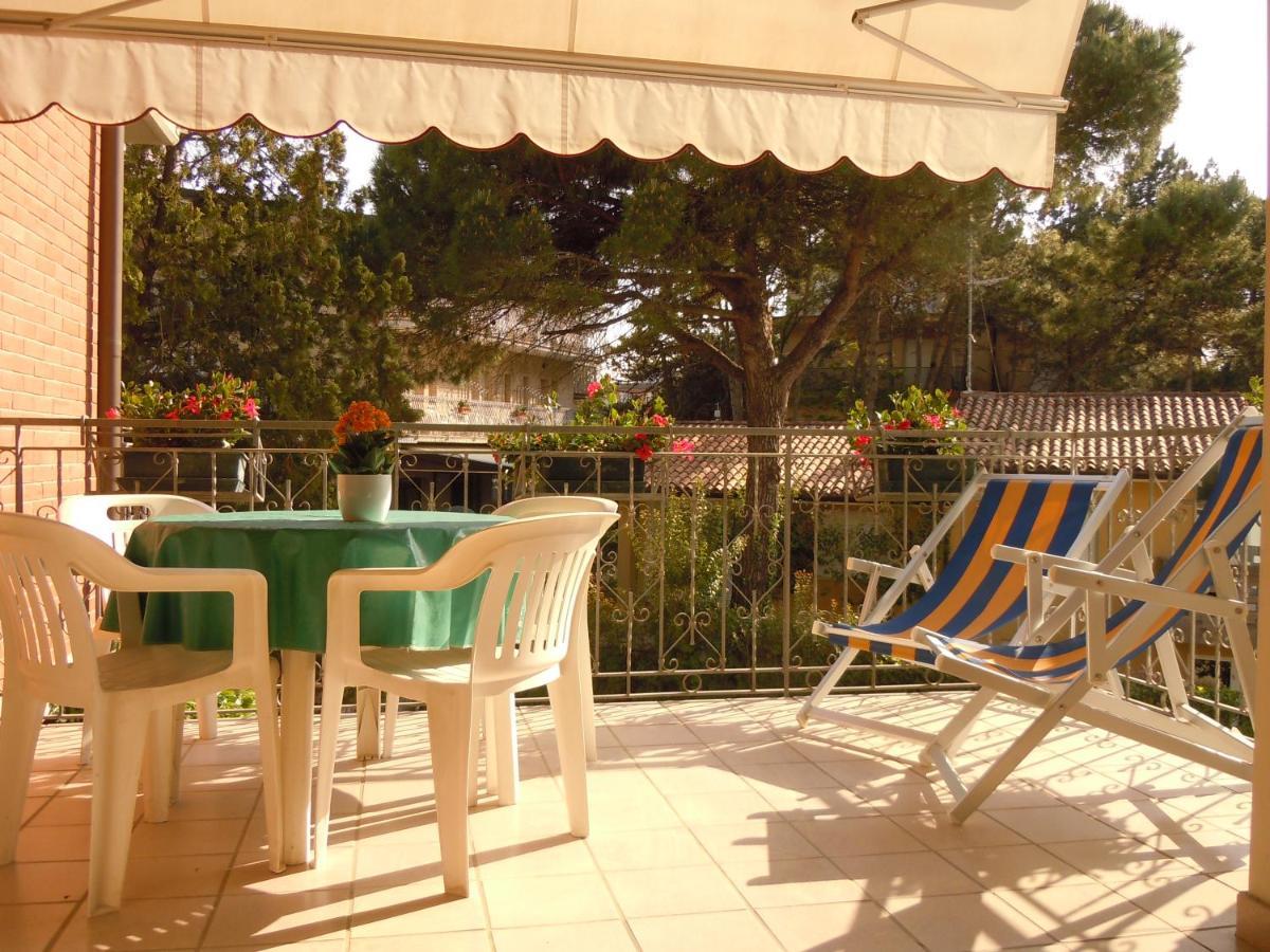 Villa Adria Lignano Sabbiadoro Bagian luar foto